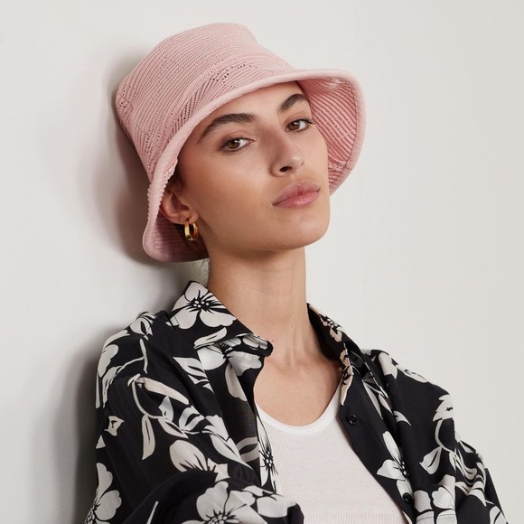 NWT Gucci GG crochet bucket hat leather-trimmed pink